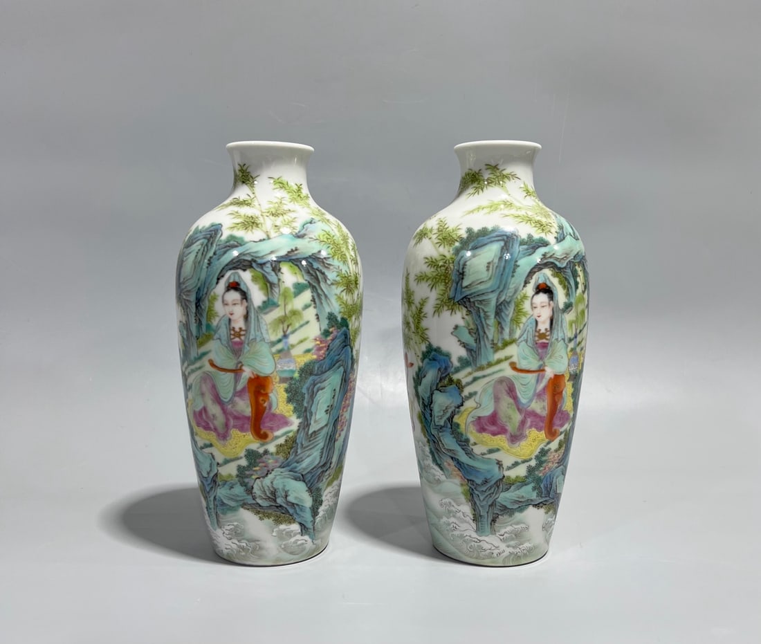 A pair of Exquisite Famille-Rose Figures Pattern Vase (1 of 8)