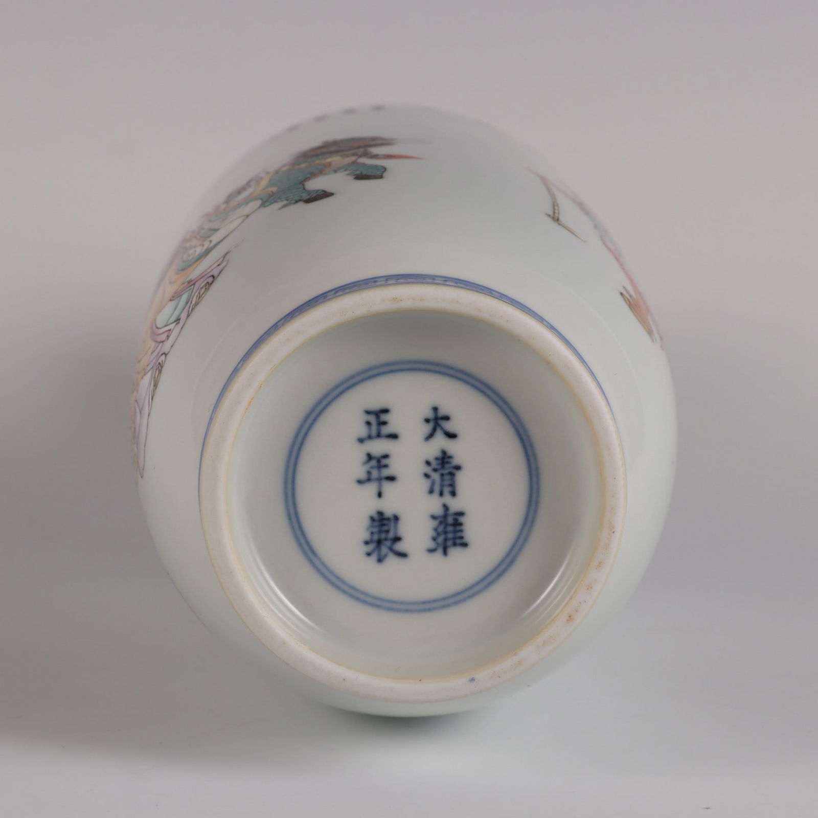 A Rare Enameled Figure Pattern Vase - 9