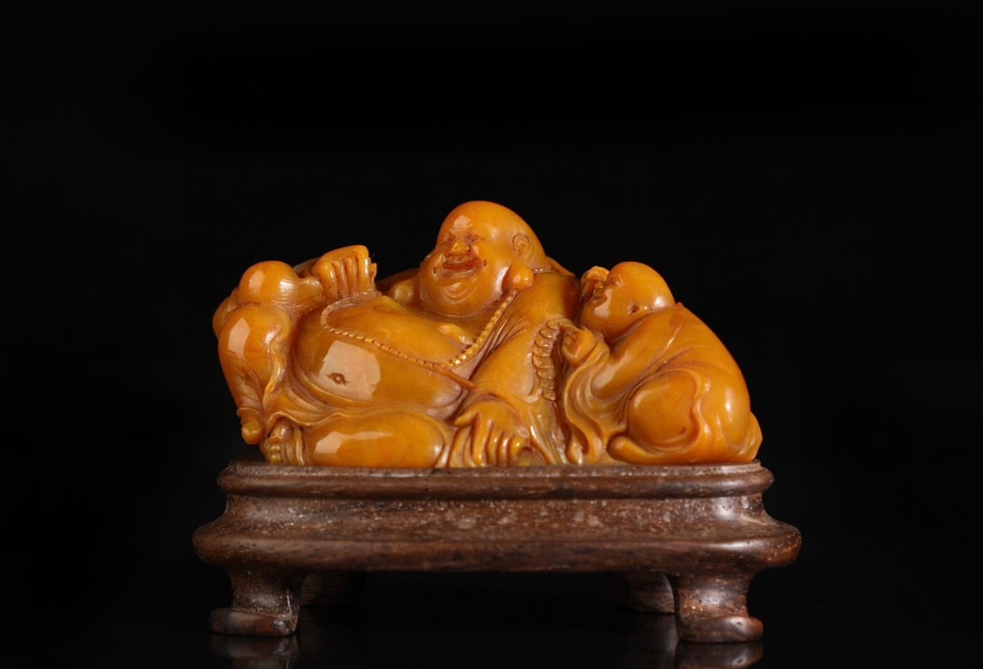 A Exquisite Tianhuang Stone Figures Ornament: A Exquisite Tianhuang Stone Figures Ornament,Qing Dynasty, China,Size:4.5x7x1.6in,Weight:98g 田黄石人物摆件,中国清代