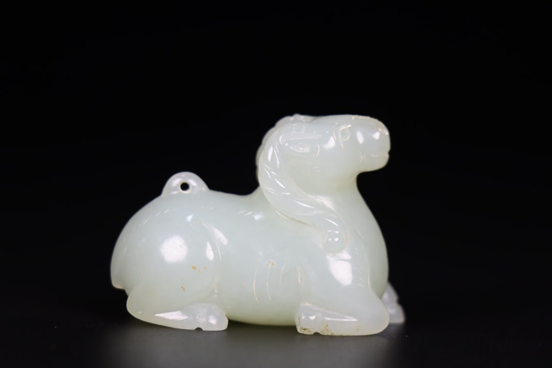 A Exquisite Hetian Jade Sheep Ornament: A Exquisite Hetian Jade Sheep Ornament,Qing Dynasty, China,Size:2inx0.9inx1.2in,Weight:43g 和田玉羊摆件,中国清代