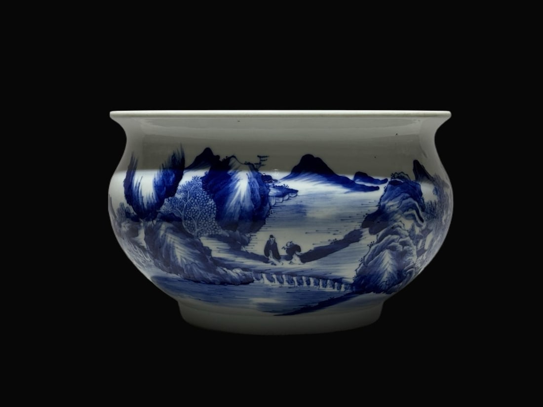 A Exquisite Blue and White Landscape Pattern Censer: A Exquisite Blue and White Landscape Pattern Censer,Qing Dynasty, China,Size:9.1inx5.5in 青花山水纹炉,中国清代