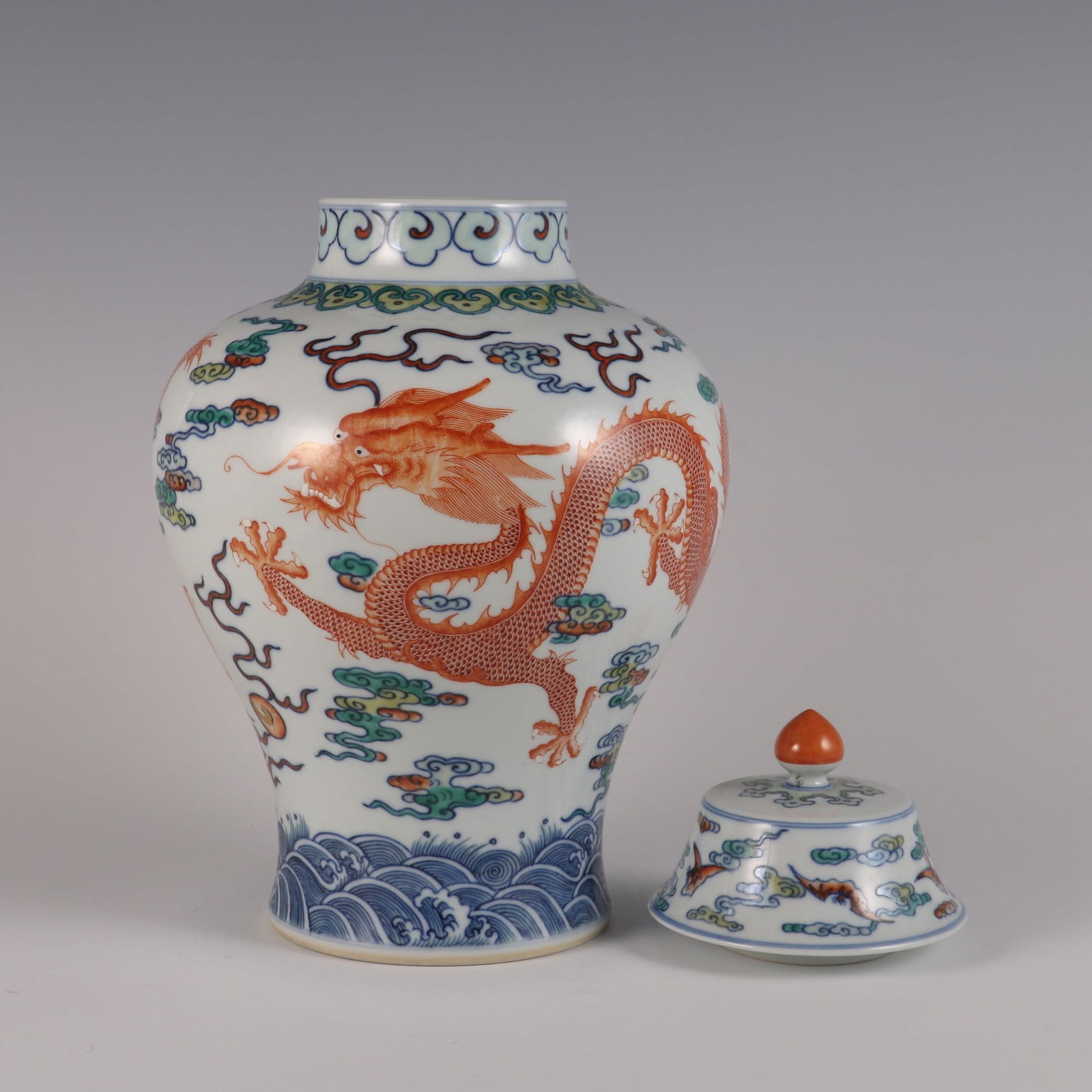 A Rare Doucai Cloud and Dragon Pattern Jar - 6