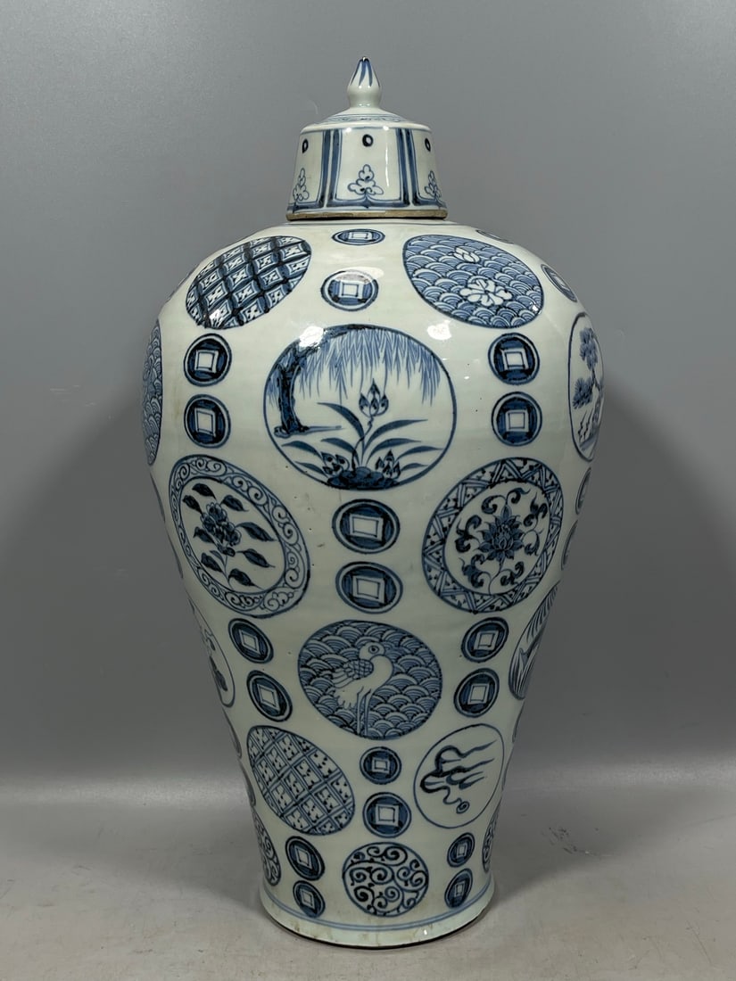Blue and White Flower and Bird Pattern Vase: Blue and White Flower and Bird Pattern Vase,Qianlong Dynasty, China,Size:19.3inx10.2in 青花花鸟纹瓶,中国清代