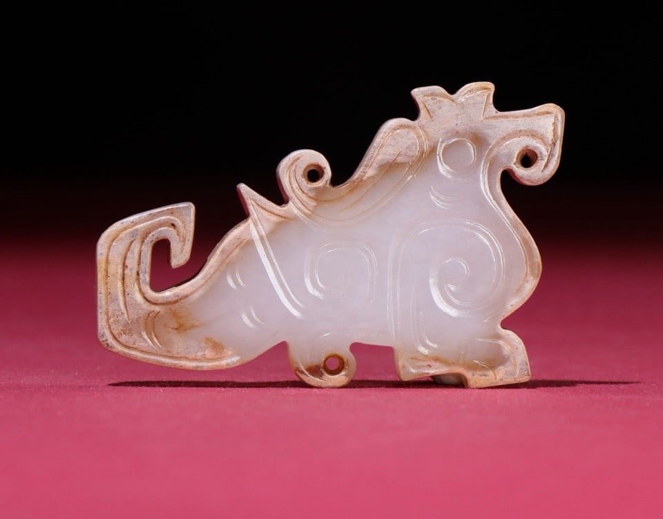 A Exquisite Hetian Jade Auspicious Beast Pendant: A Exquisite Hetian Jade Auspicious Beast Pendant,Han Dynasty, China,Size:2.4inx1.6inx0.2in,Weight:17g 和田玉瑞兽玉佩,中国汉代