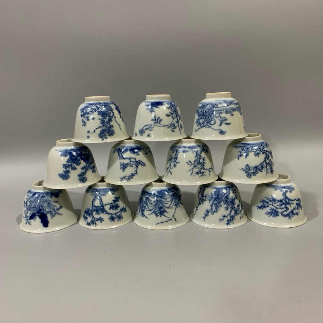 A Set of Exquisite Blue and White Flower Pattern Cup (1 of 7)