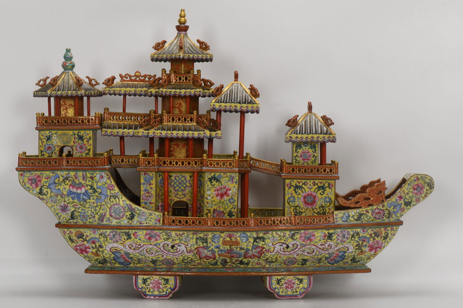 A Exquisite Famille-Rose Interlocking Lotus-Pattern Boat Ornament (1 of 9)
