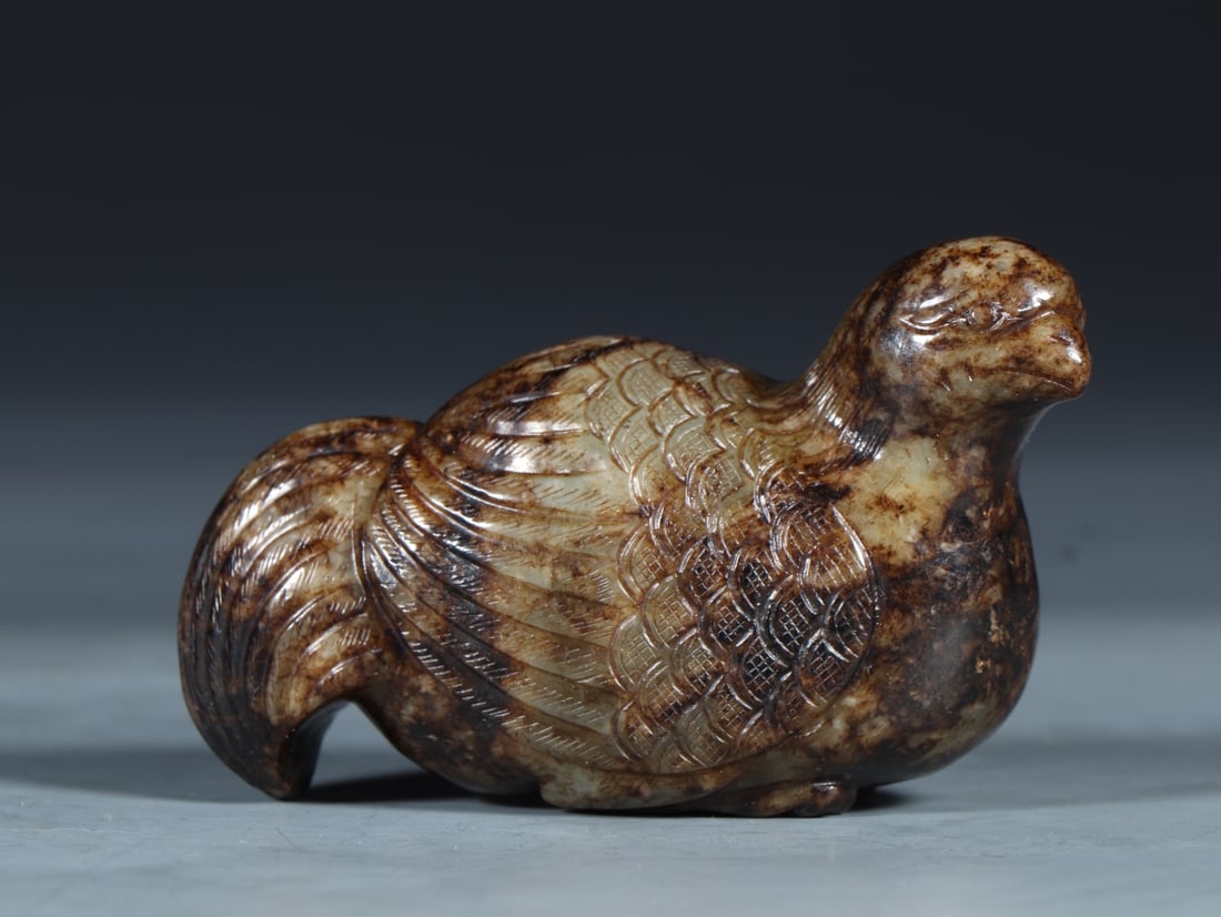 A Exquisite Hotan Jade Bird Ornament: A Exquisite Hotan Jade Bird Ornament,Ming Dynasty, China,Size:3.1inx1.2inx1.9in,Weight:152g 和田玉鸟摆件,中国明代