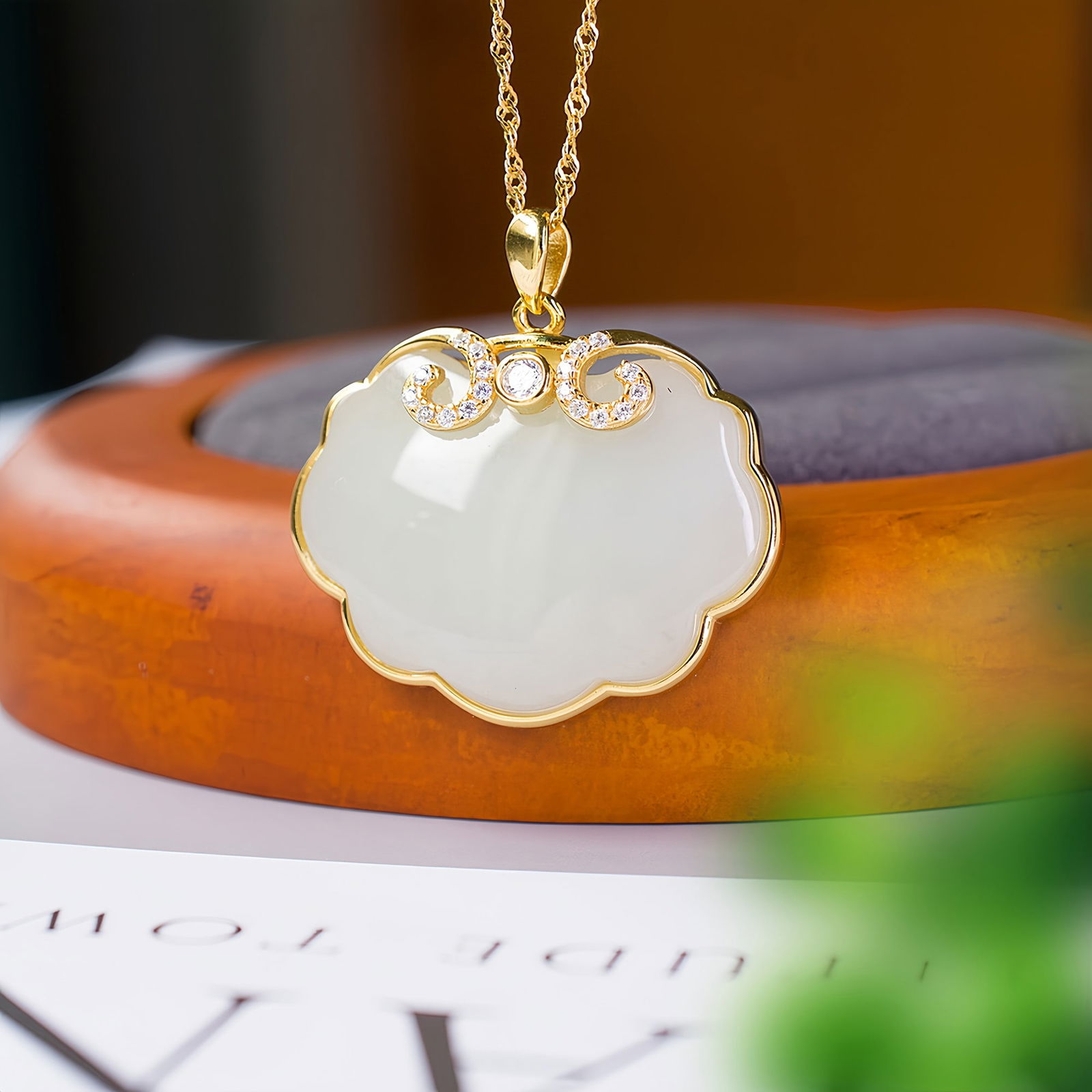 A Exquisite Silver Inlaid Hotan Jade Ruyi Lock-shaped Pendant: A Exquisite Silver Inlaid Hotan Jade Ruyi Lock-shaped Pendant,Size:0.8inx1.1in 银镶和田玉如意锁吊坠