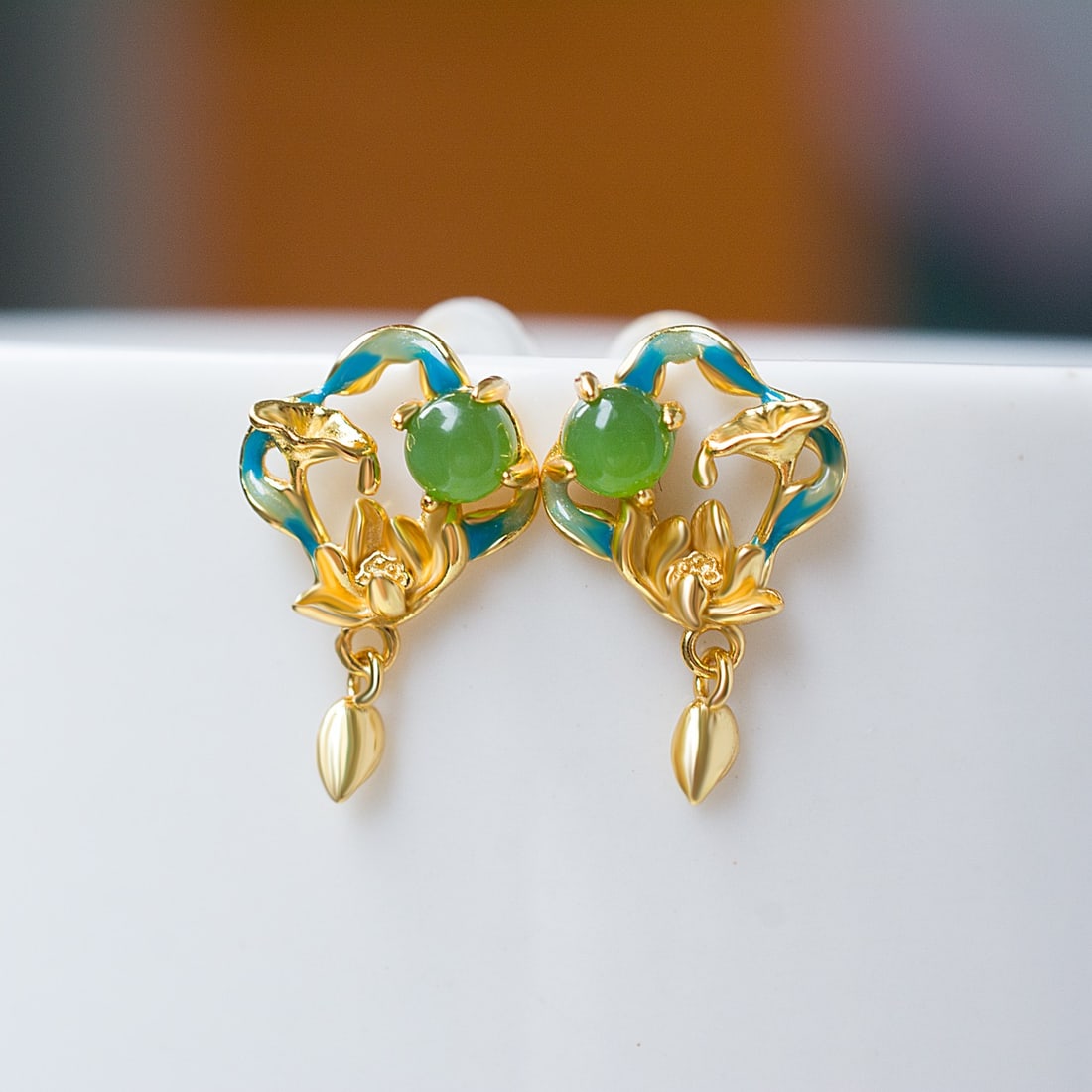 A pair of Exquisite Silver Inlaid Jasper Lotus-patterned Ear Stud: A pair of Exquisite Silver Inlaid Jasper Lotus-patterned Ear Stud,Size:0.2inx0.2in 一对银镶和田碧玉莲花耳钉