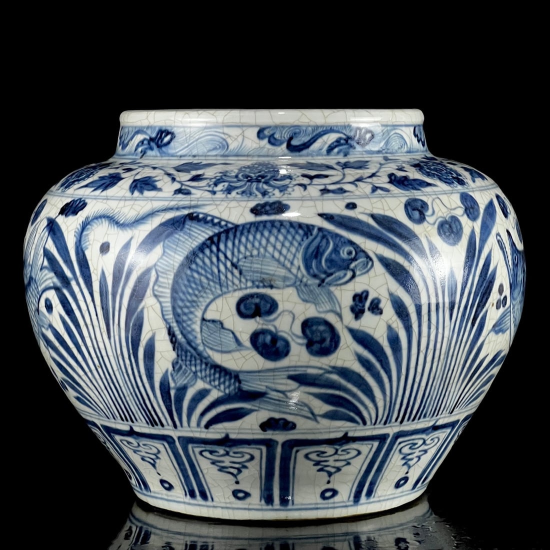 A Rare Blue and White Hornwort Pattern Jar (1 of 9)