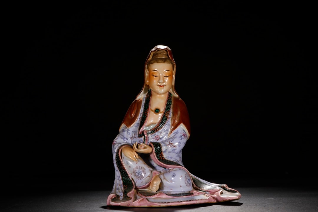 An Exquisite Famille-Rose Auspicious Cloud Pattern Statue of Avalokitesvara: An Exquisite Famille-Rose Auspicious Cloud Pattern Statue of Avalokitesvara,Qing Dynasty, China,Size:11.4inx9.2inx7.7in 