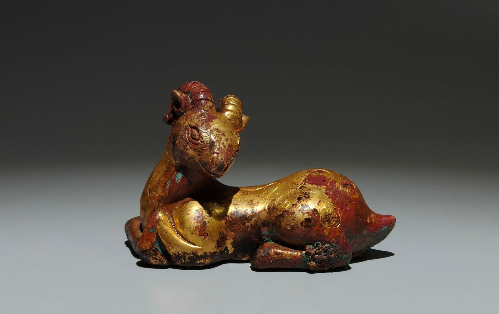 An Exquisite Gilt Bronze Sheep Ornament (1 of 9)