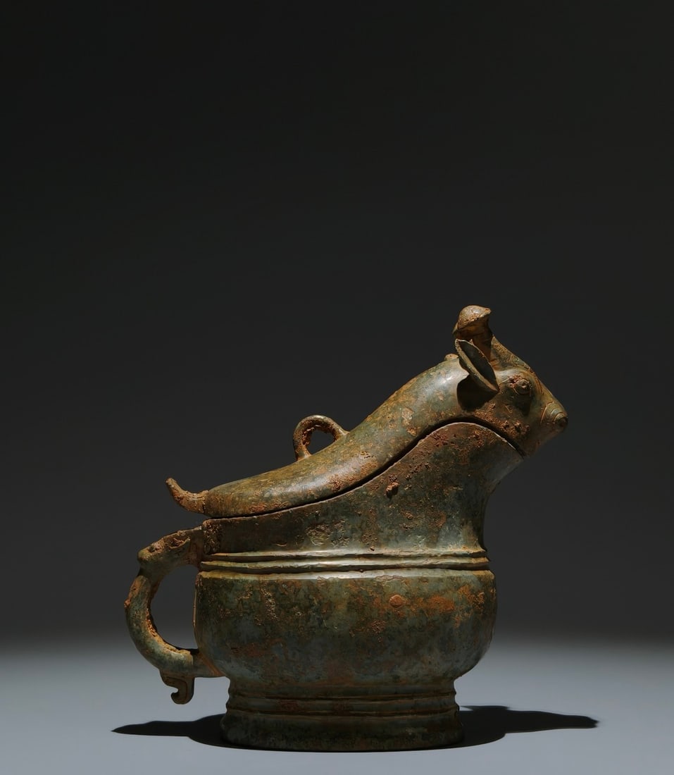 An Archaic Bronze Auspicious Beast-Shaped Food Vessel: An Archaic Bronze Auspicious Beast-Shaped Food Vessel,Shang Dynasty, China,Size:6.7inx7.1inx2.8in 青铜瑞兽形食器,中国商代
