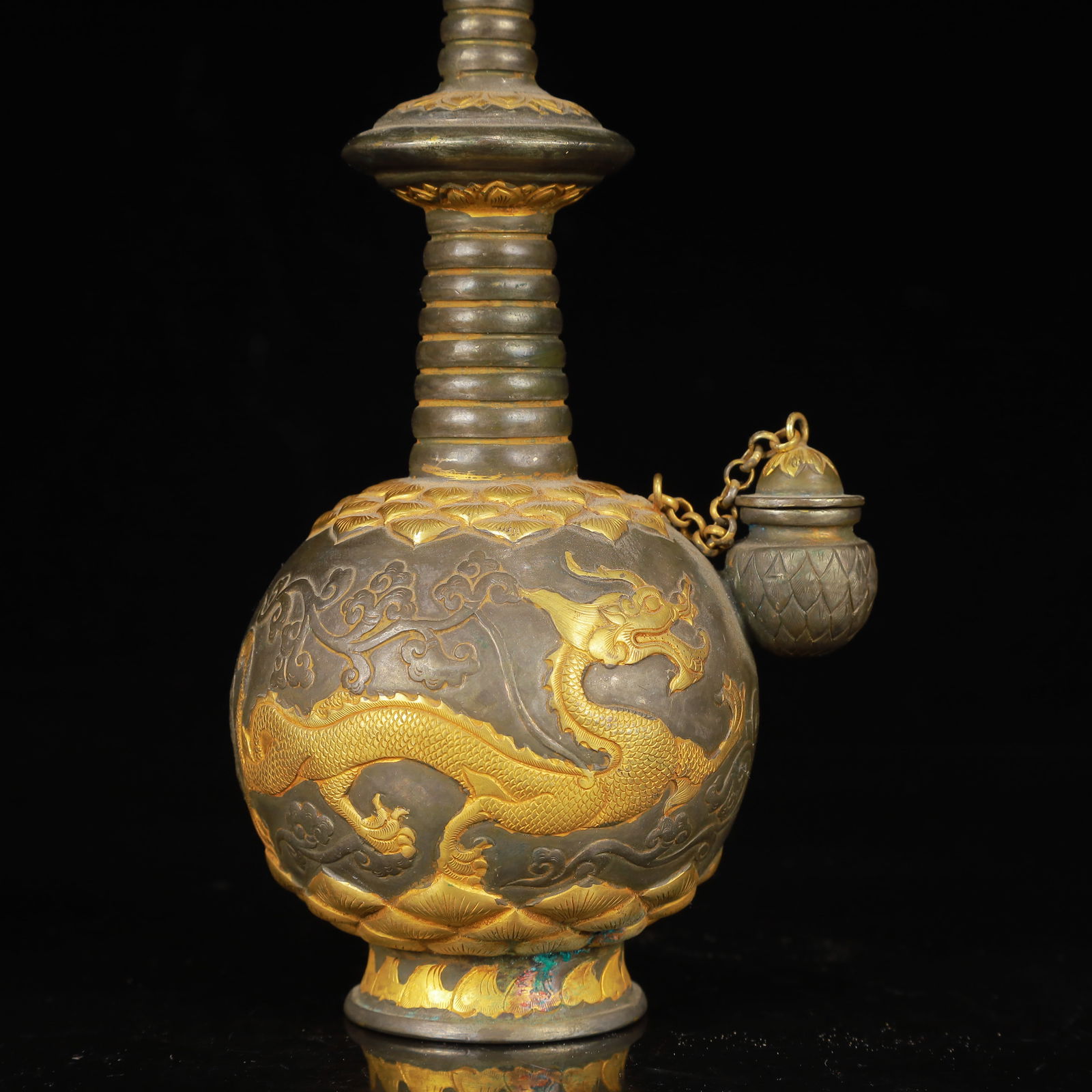 An Exquisite Gilt Silver Dragon Pattern Vase - 3