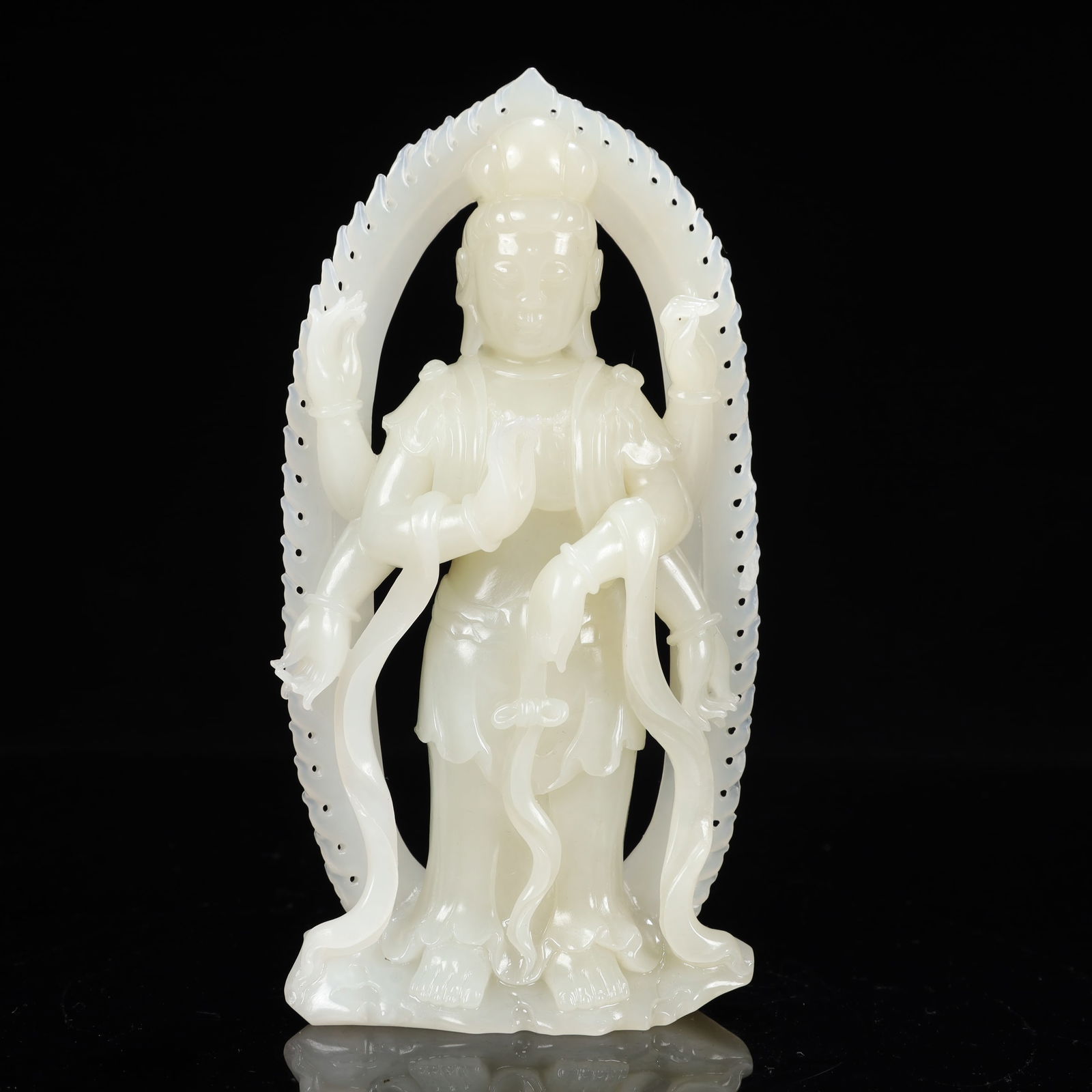 An Exquisite White Jade Statue of Avalokitesvara: An Exquisite White Jade Statue of Avalokitesvara,Qing Dynasty, China,Size:3.9inx1.6inx7.9in,Weight:850g 白玉观音像,中国清代