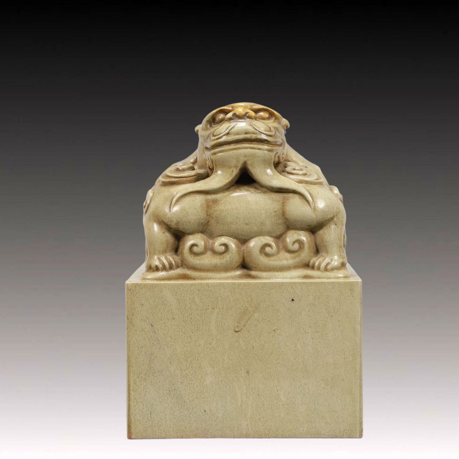 An Exquisite Shoushan Stone Auspicious Beast Seal (1 of 6)