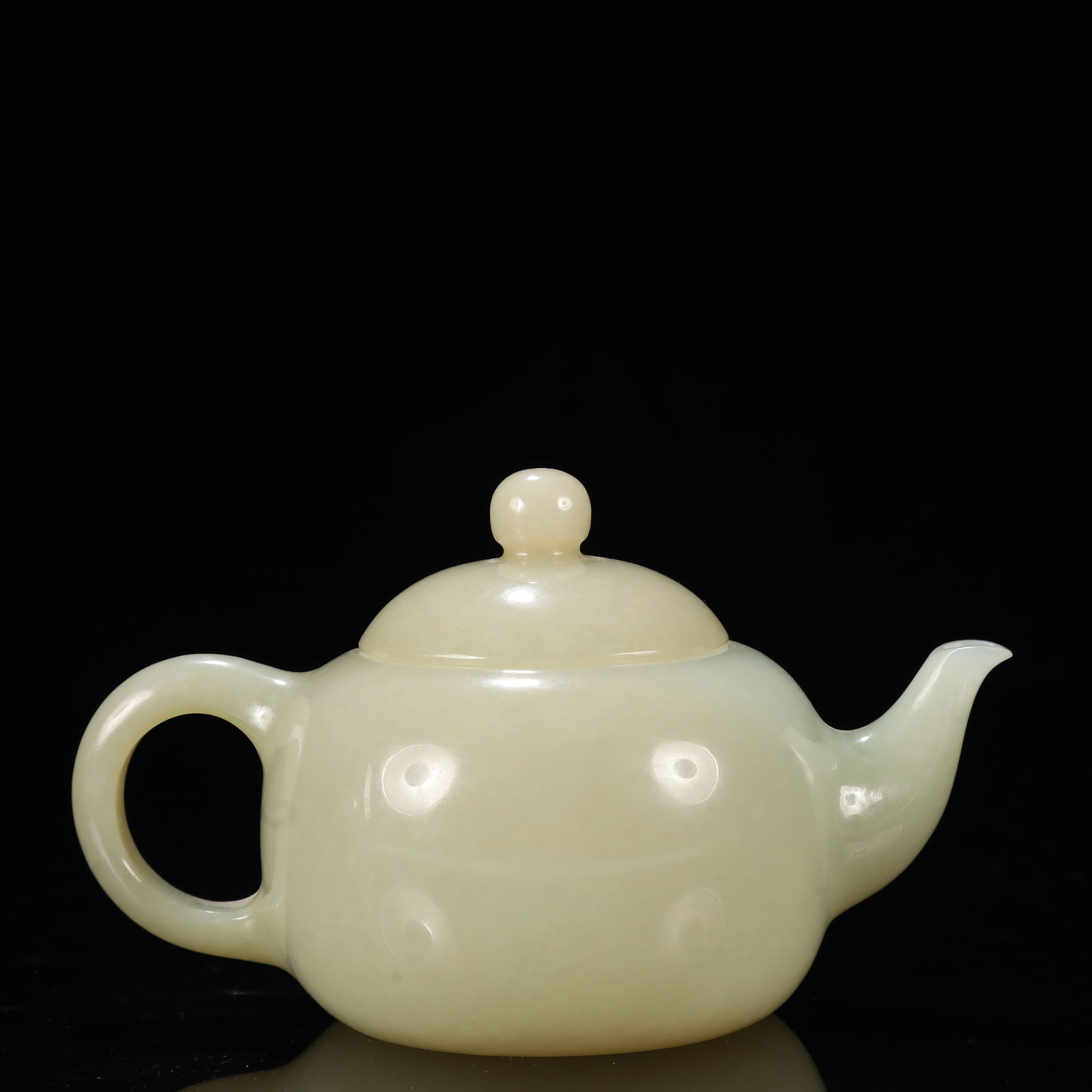 An Exquisite Greenish Jade Teapot: An Exquisite Greenish Jade Teapot,Qing Dynasty, China,Qianlong Four-character Mark,Size:5.5inx3.1inx3.5in,Weight:200g 青白玉茶壶,中国清代,乾
