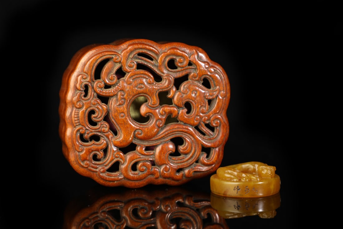 An Exquisite Tianhuang Stone Chi-Dragon Pattern Ring-Shaped Ornament: An Exquisite Tianhuang Stone Chi-Dragon Pattern Ring-Shaped Ornament,Qing Dynasty, China,Size:0.5inx1.4in,Weight:24g 