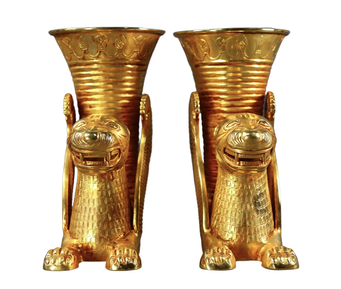 A Pair of Exquisite Gilt Bronze Auspicious Beast-Shaped Cups: A Pair of Exquisite Gilt Bronze Auspicious Beast-Shaped Cups,Tang Dynasty,China,Zhenguan Four-character Mark,Size:7.3inx6.7inx3.9in,Total Weight:2103g 