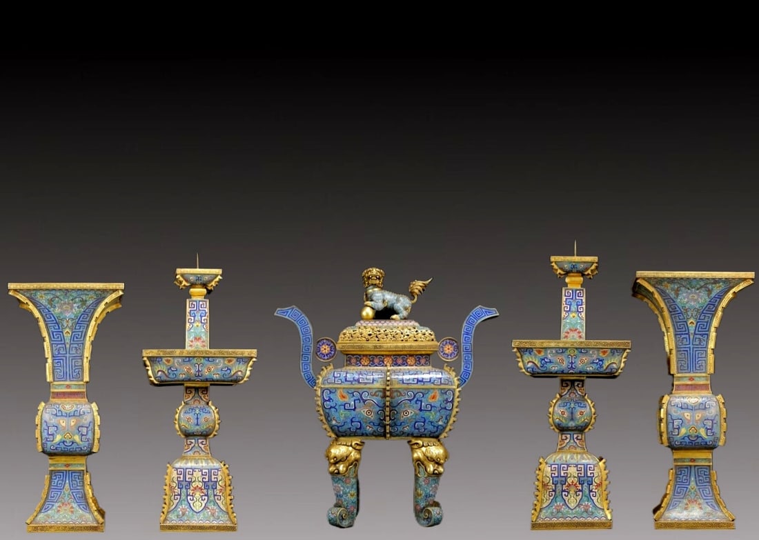 A Set of Huge Cloisonne Beast-Face Pattern Ornaments: A Set of Huge Cloisonne Beast-Face Pattern Ornaments,Qing Dynasty, China,Qianlong Six-character Mark,Size:22.8inx11.4inx26.4in,Weight:18520g 