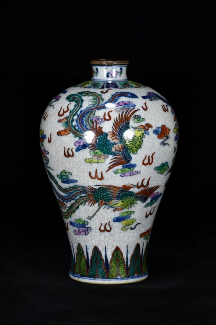 An Exquisite Ge yao Wucai Auspicious Cloud and Phoenix Pattern Vase: An Exquisite Ge yao Wucai Auspicious Cloud and Phoenix Pattern Vase,Qing Dynasty, China,Kangxi Six-character Mark,Size:9.1inx5.9in 