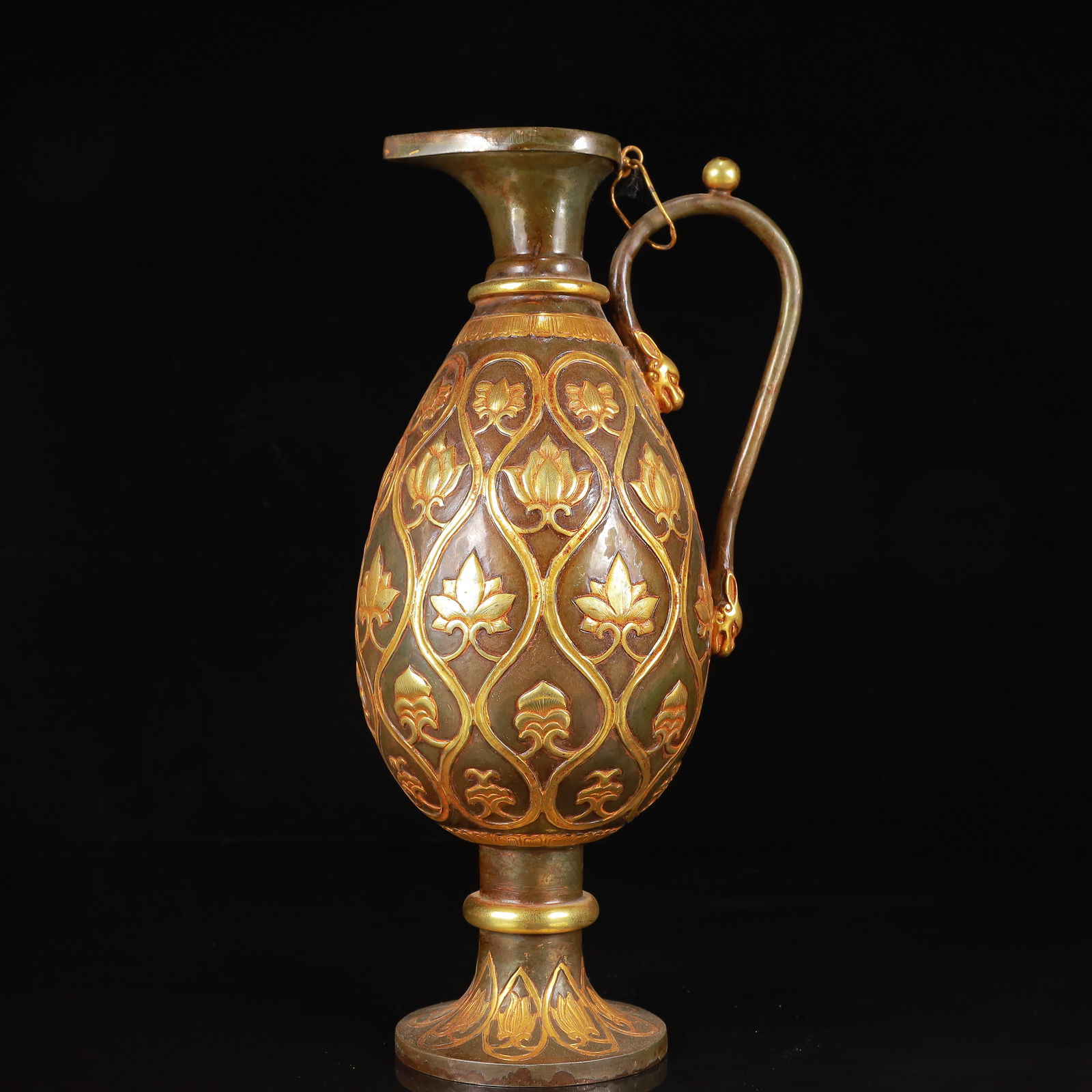 An Exquisite Gilt Silver Flower Pattern Ewer: An Exquisite Gilt Silver Flower Pattern Ewer,Qing Dynasty,China,Size:6.3inx4.7inx13in,Weight:1050g 银鎏金花卉纹执壶,中国清代