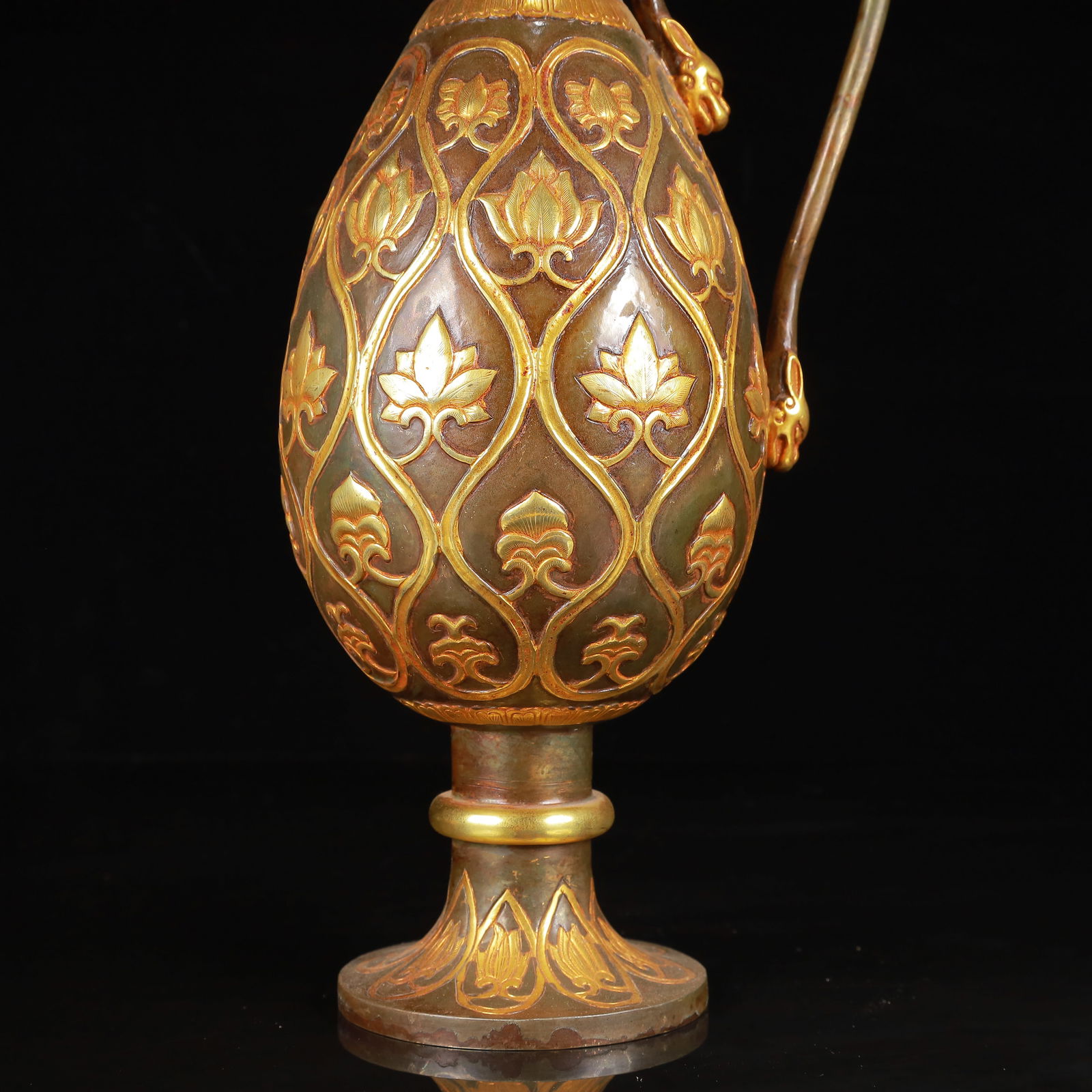 An Exquisite Gilt Silver Flower Pattern Ewer - 3