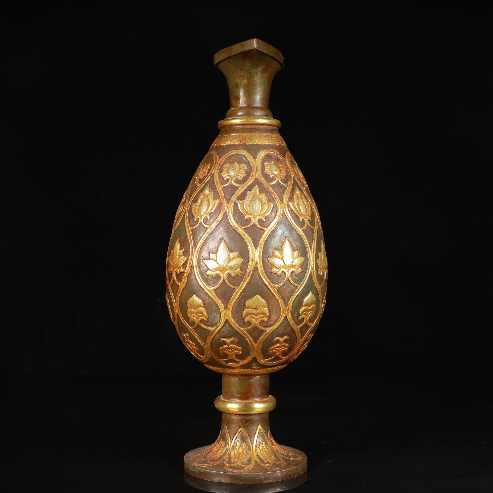 An Exquisite Gilt Silver Flower Pattern Ewer - 9