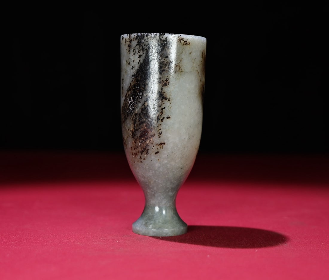An Exquisite White Jade Cup: An Exquisite White Jade Cup,Qing Dynasty,China,Size:120mmx53mm,Weight:210g 白玉杯,中国清代