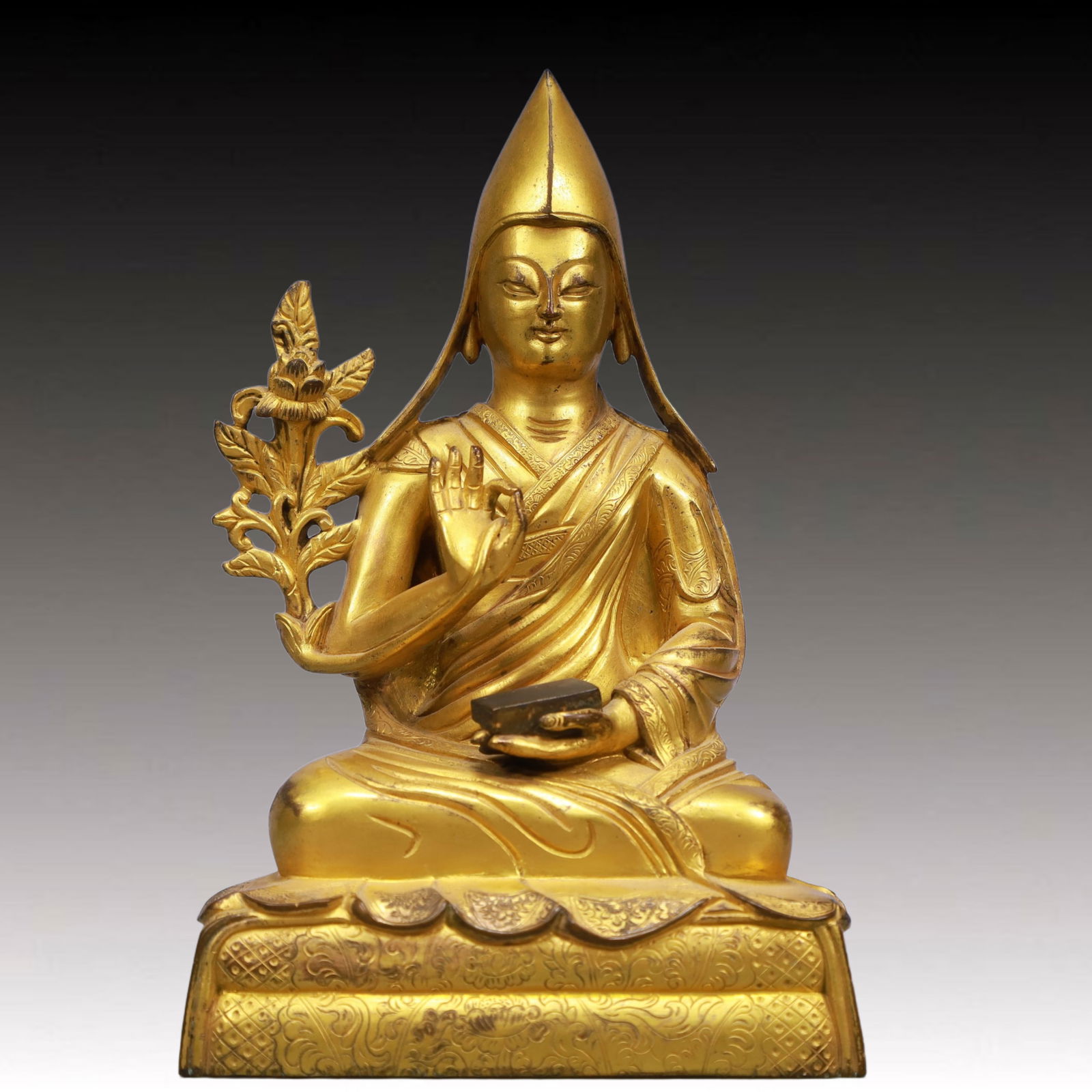 A Solemn Gilt Bronze Buddha Statue: A Solemn Gilt Bronze Buddha Statue,Qing Dynasty, China,Size:4.3inx3inx6.7in,Weight:1350g 铜鎏金佛像,中国清代