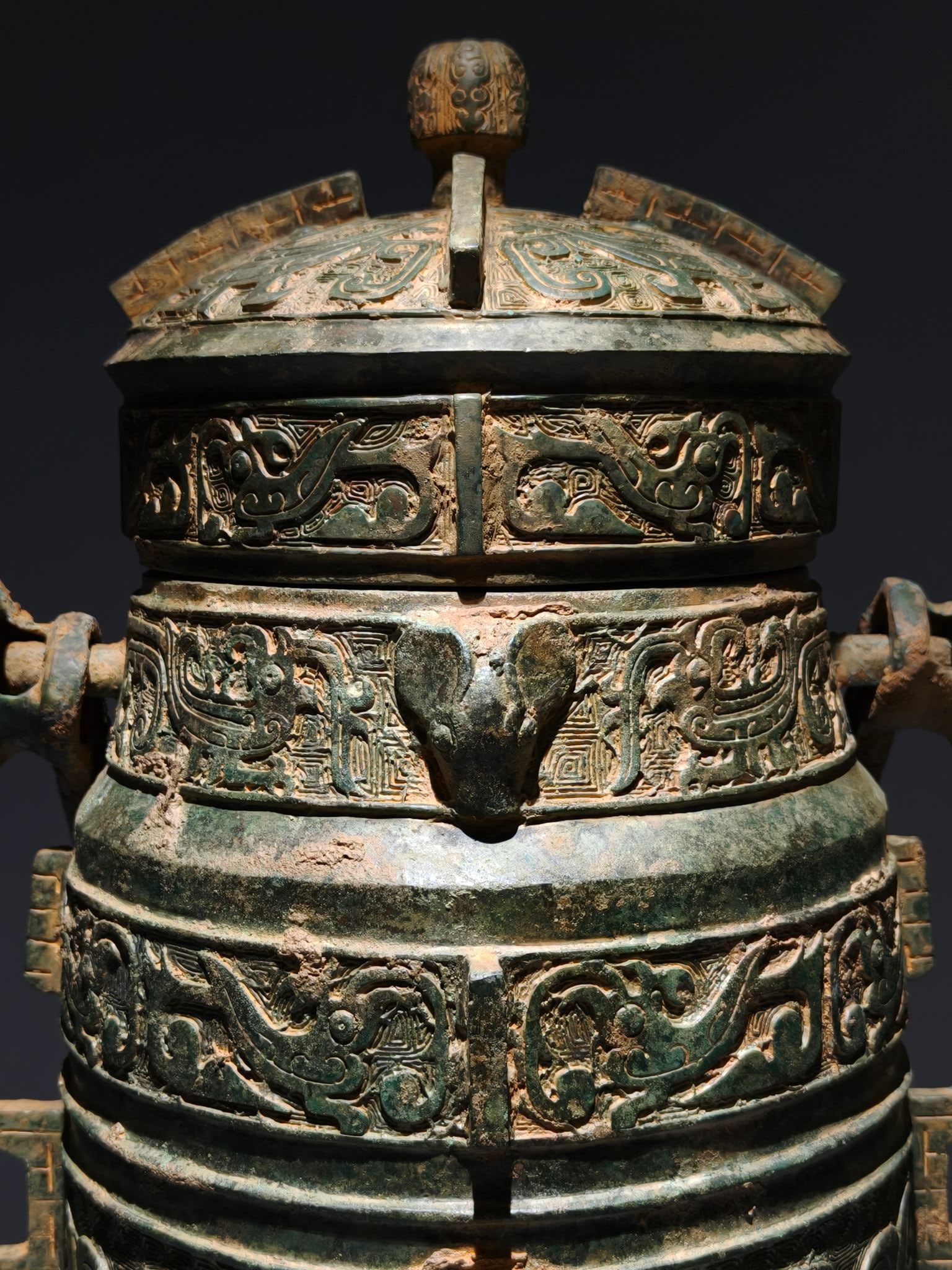 An Archaic Bronze Phoenix Pattern Ewer - 2