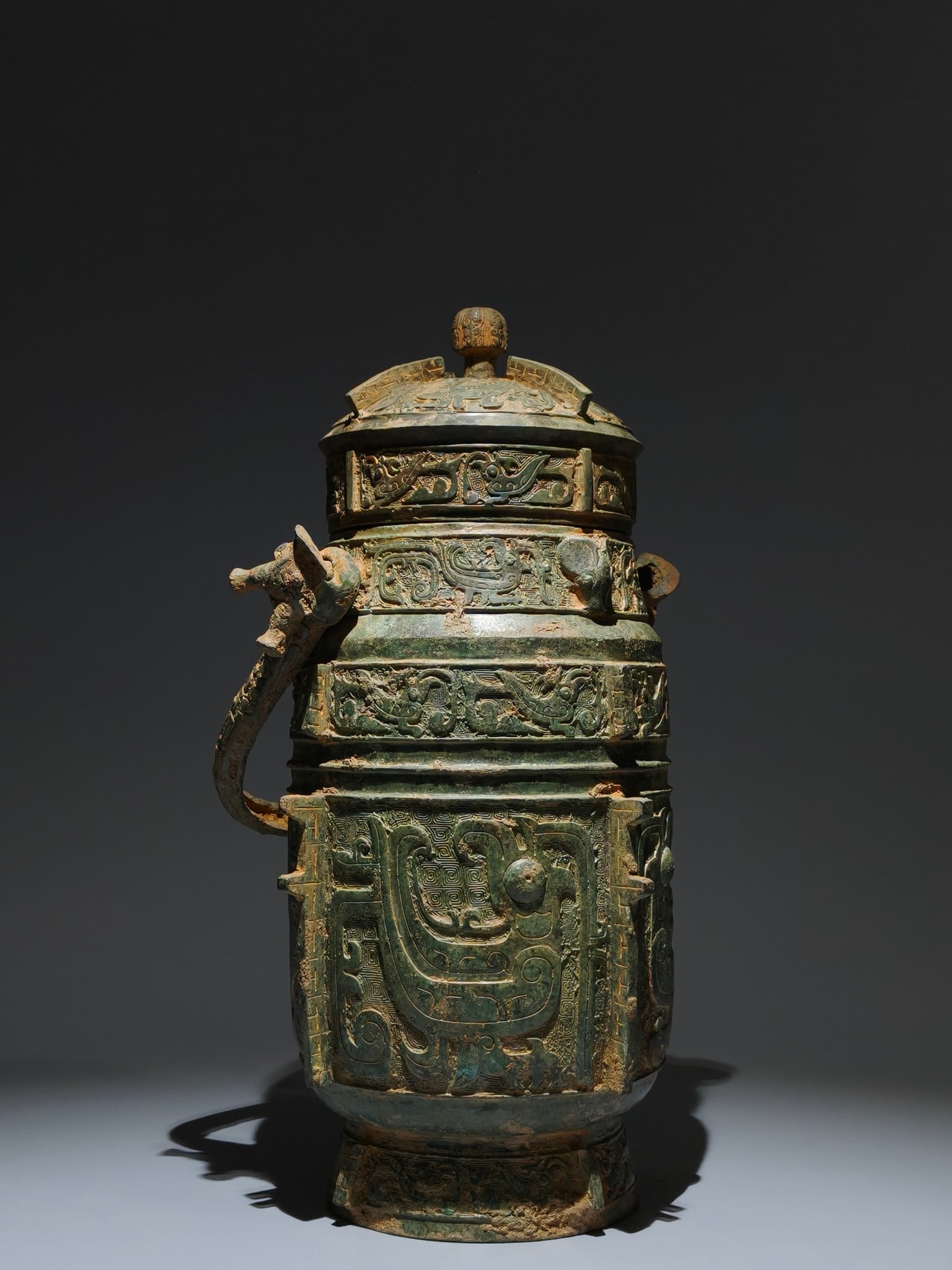 An Archaic Bronze Phoenix Pattern Ewer - 3