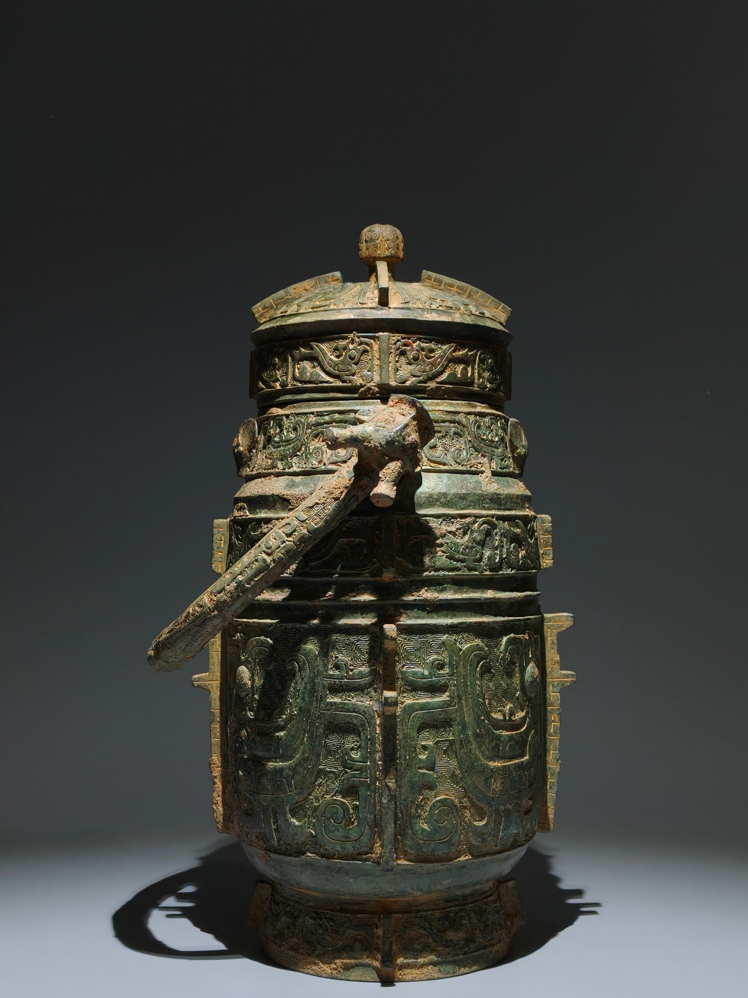 An Archaic Bronze Phoenix Pattern Ewer - 4