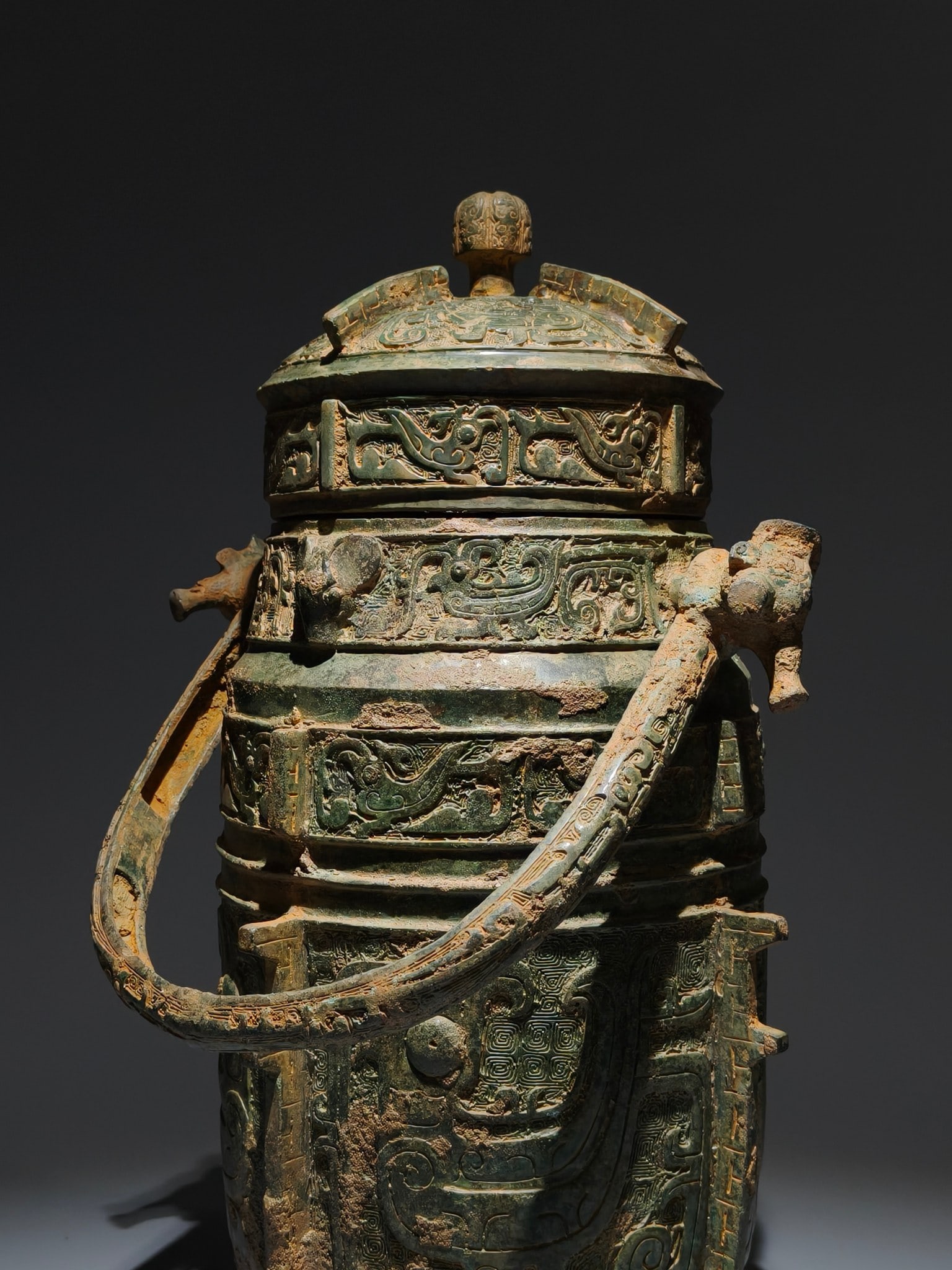 An Archaic Bronze Phoenix Pattern Ewer - 5