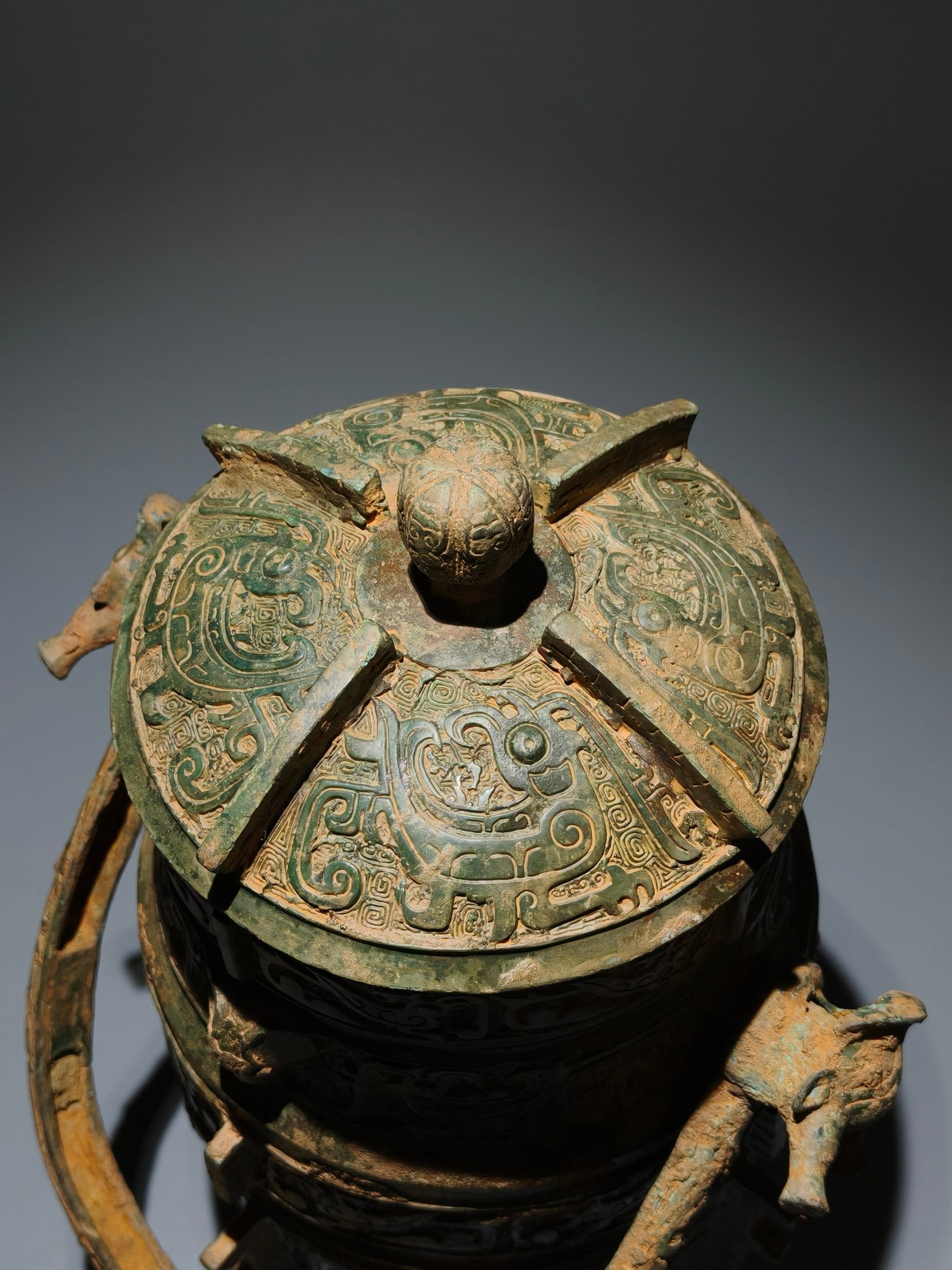 An Archaic Bronze Phoenix Pattern Ewer - 6