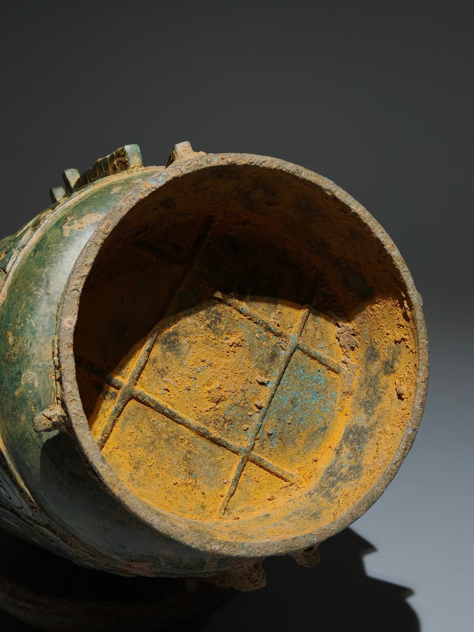 An Archaic Bronze Phoenix Pattern Ewer - 9