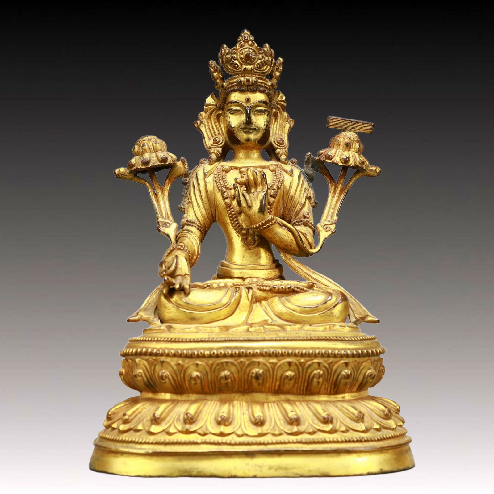 A Solemn Gilt Bronze Statue of Avalokitesvara: A Solemn Gilt Bronze Statue of Avalokitesvara,Ming Dynasty, China,Yongle Mark,Size:5.9inx4.3inx8.1in,Weight:1650g 