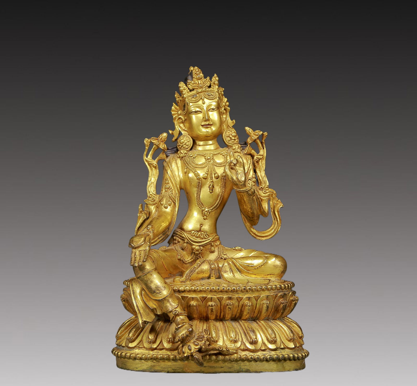 A Solemn Gilt Bronze Statue of Tara: A Solemn Gilt Bronze Statue of Tara,Ming Dynasty, China,Size:6.7inx6.3inx10.6in,Weight:3940g 铜鎏金度母像，明代