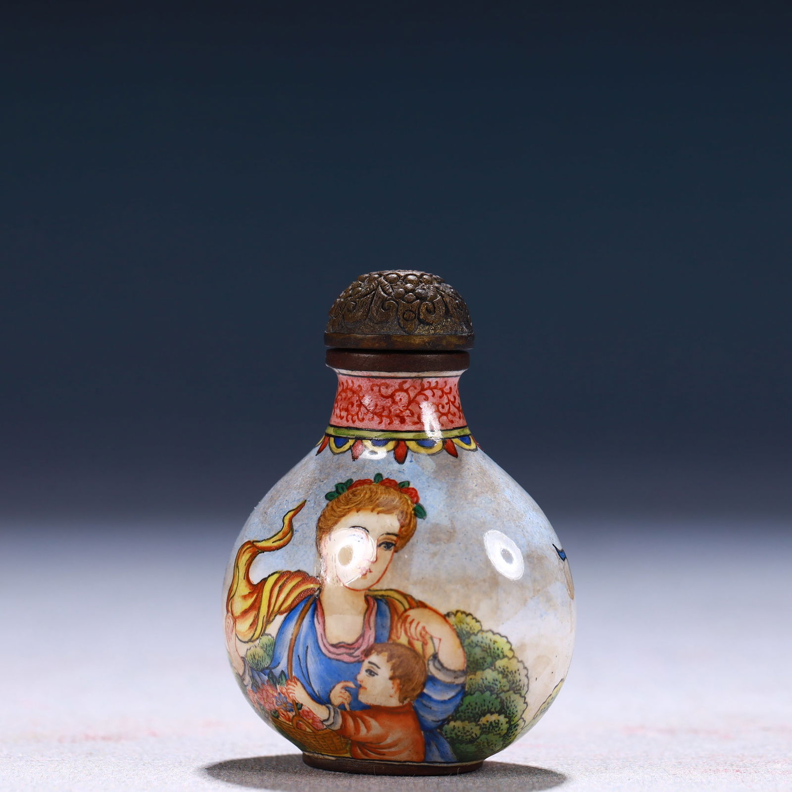 An Exquisite Painted Enamel Figure Pattern Snuff Bottle - 2