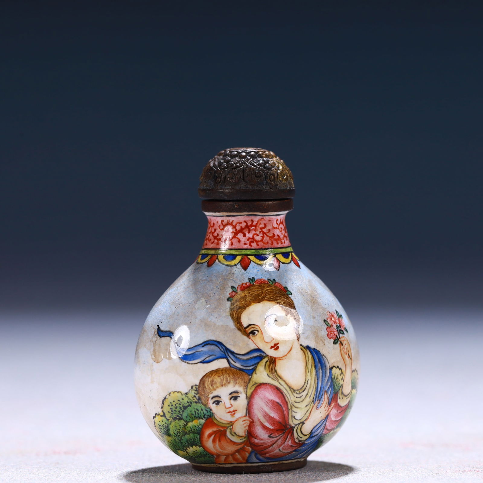 An Exquisite Painted Enamel Figure Pattern Snuff Bottle - 4