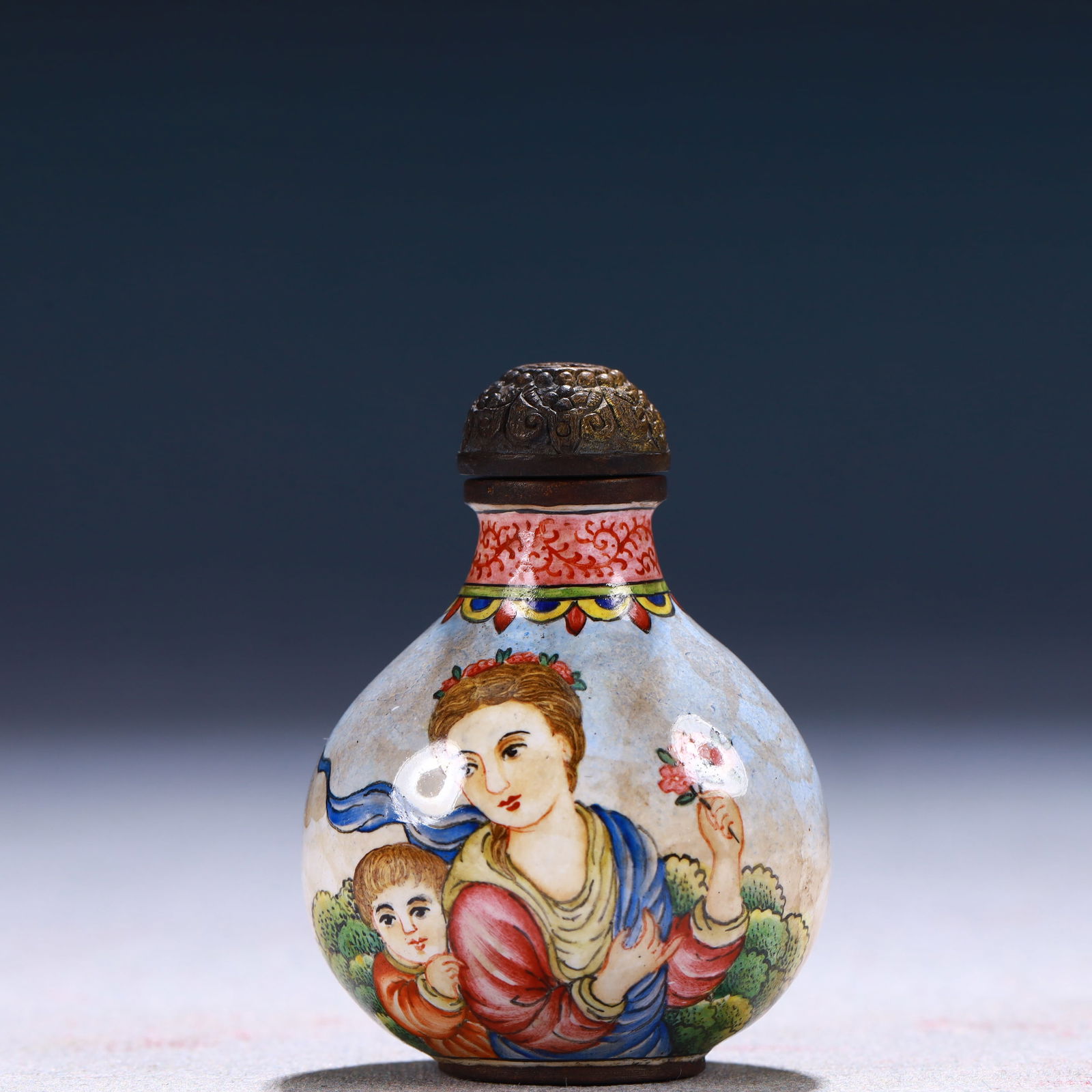 An Exquisite Painted Enamel Figure Pattern Snuff Bottle - 5