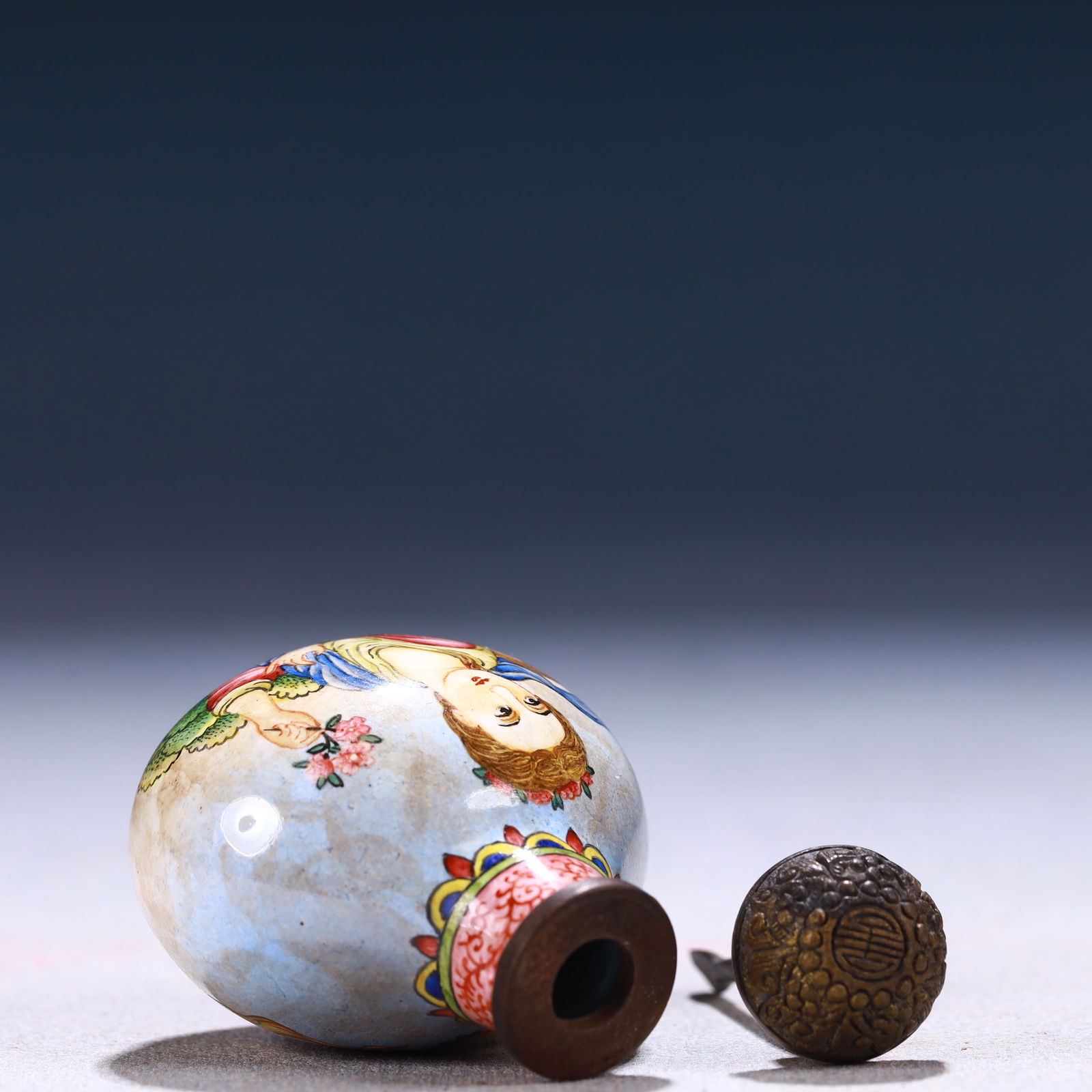 An Exquisite Painted Enamel Figure Pattern Snuff Bottle - 7