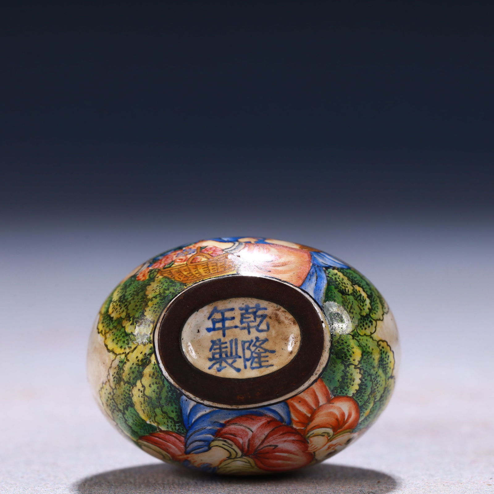 An Exquisite Painted Enamel Figure Pattern Snuff Bottle - 8