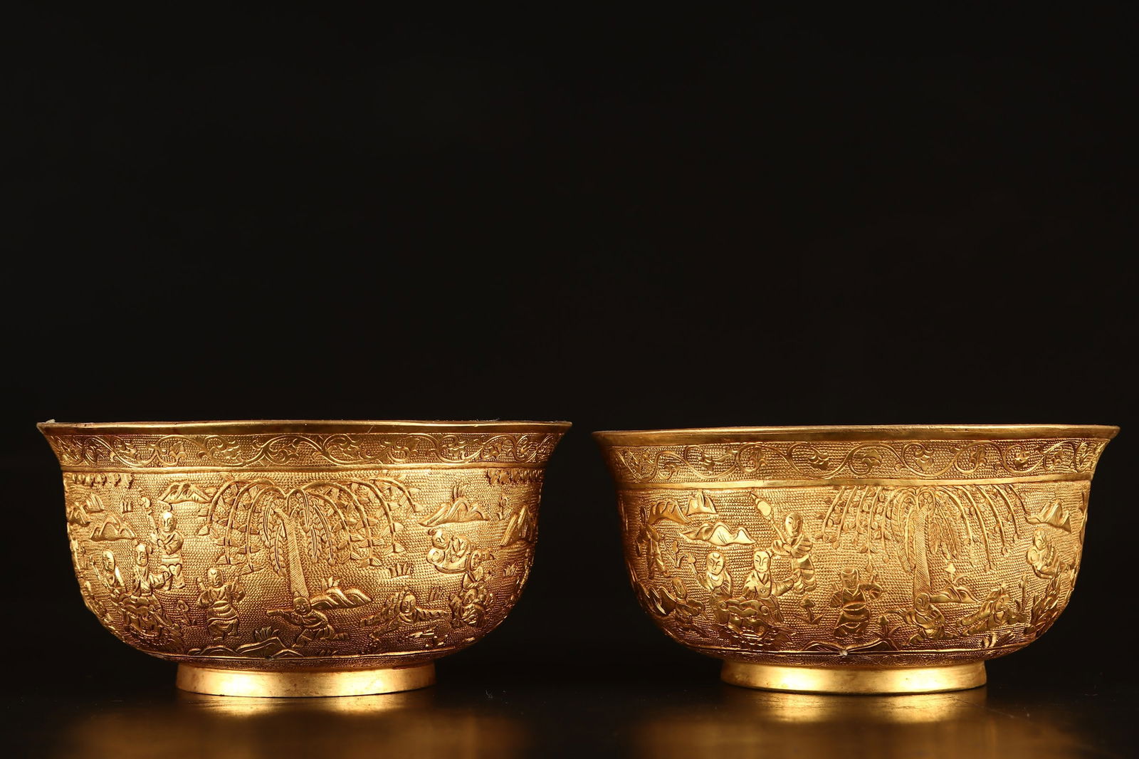 A Pair of Exquisite Gilt Bronze Character and Story Pattern Bowls: A Pair of Exquisite Gilt Bronze Character and Story Pattern Bowls,Qing Dynasty,China,Qianlong Four-character Mark,Size:2.4inx4.9in,Total Weight:880g 
