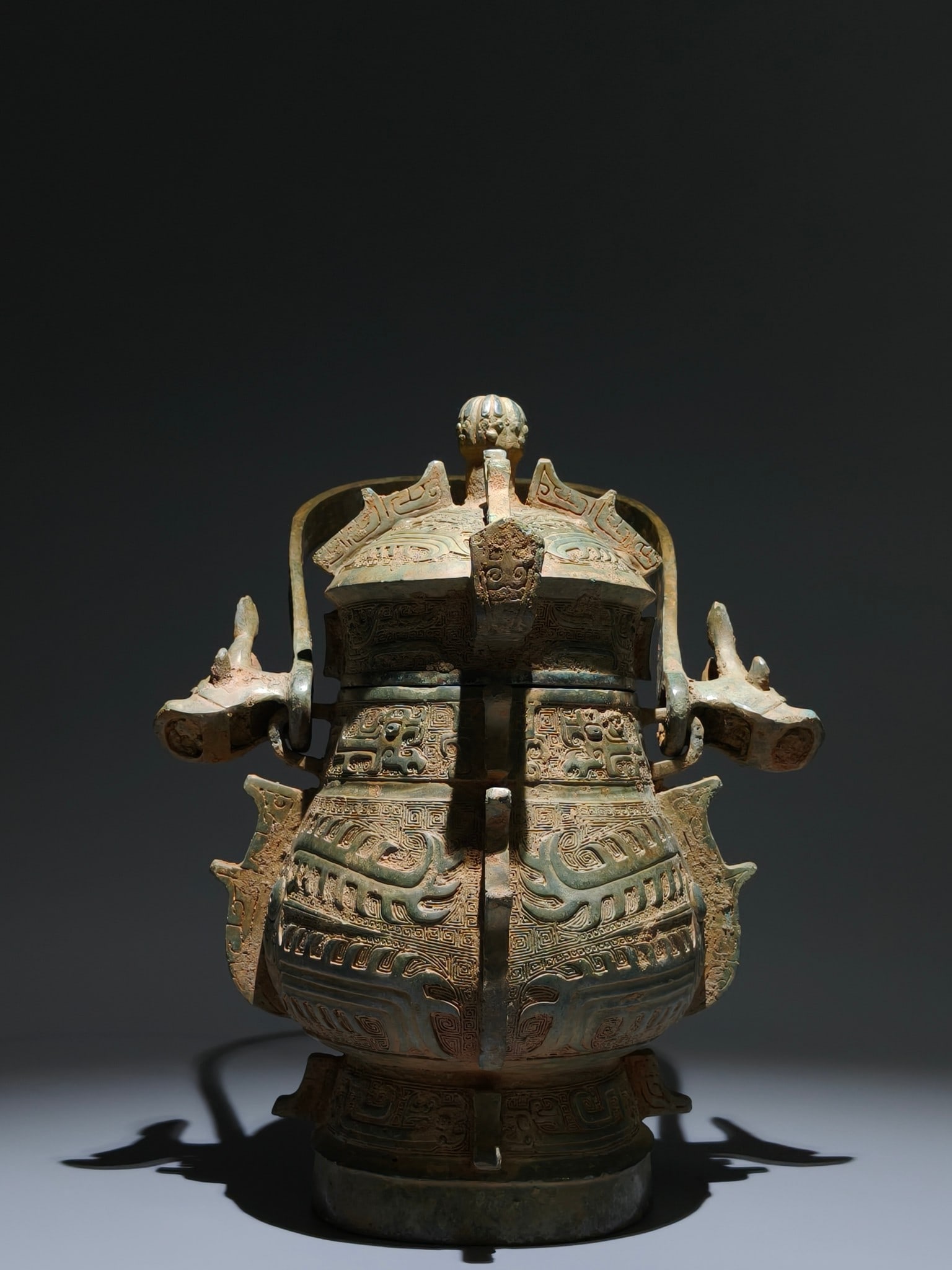 An Archaic Bronze Beast-Face Pattern Ewer - 4