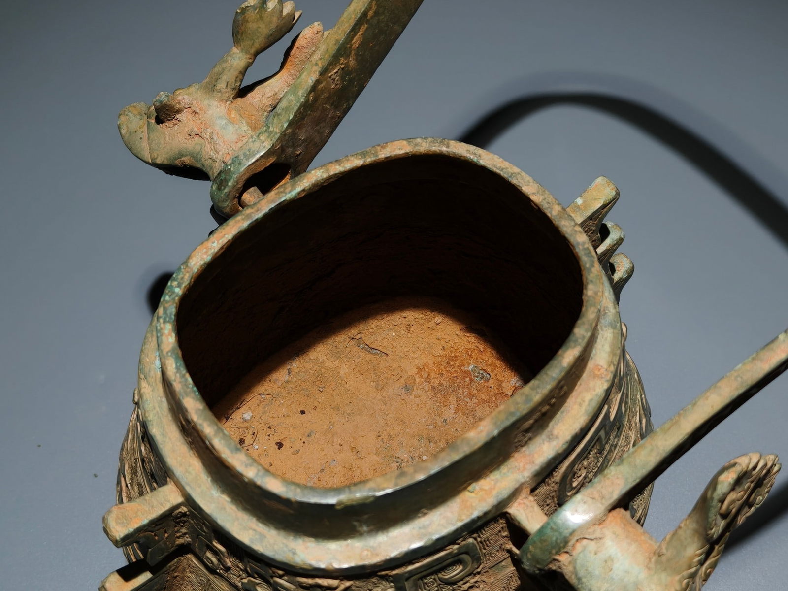 An Archaic Bronze Beast-Face Pattern Ewer - 7