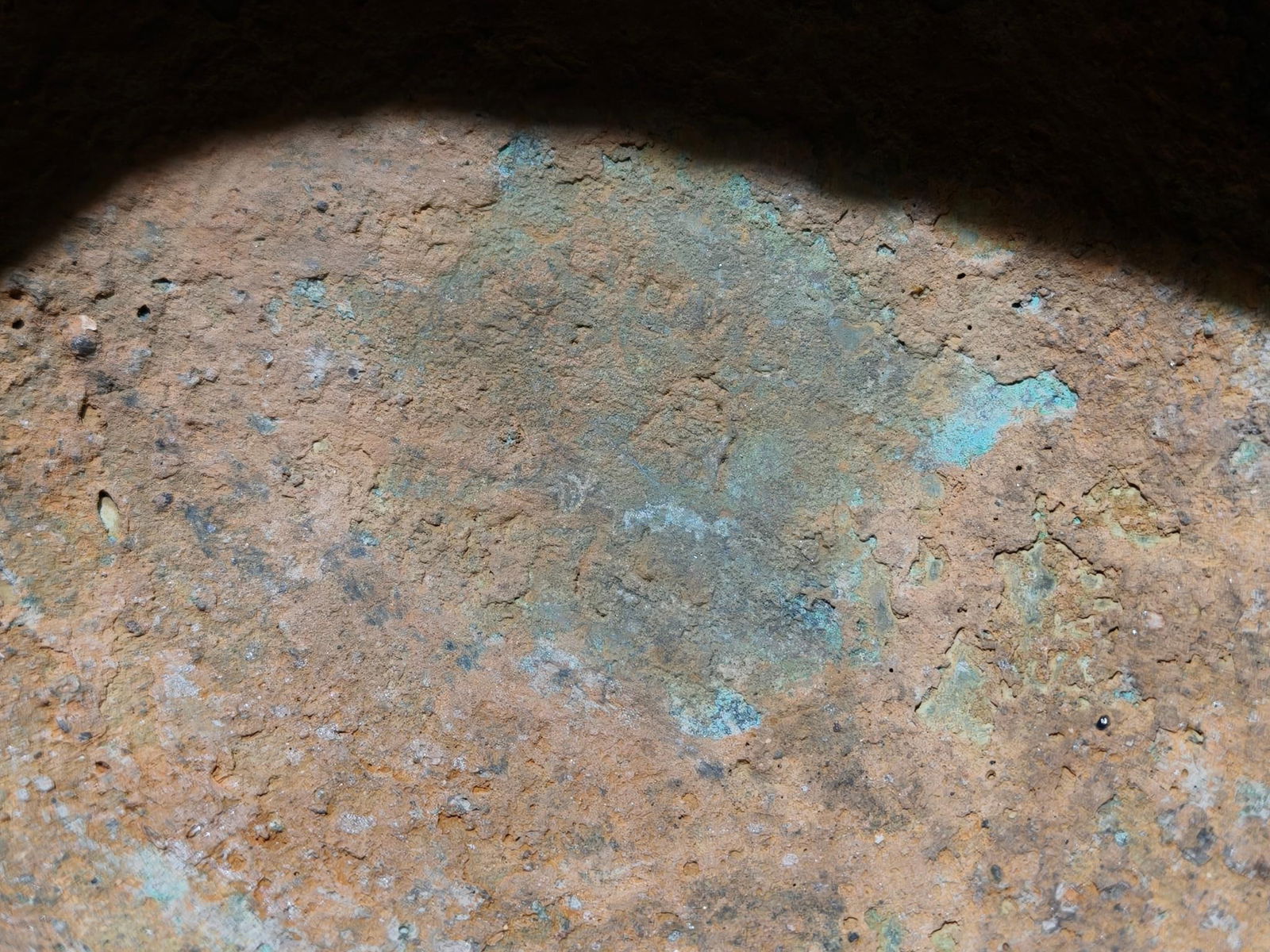 An Archaic Bronze Beast-Face Pattern Ewer - 8