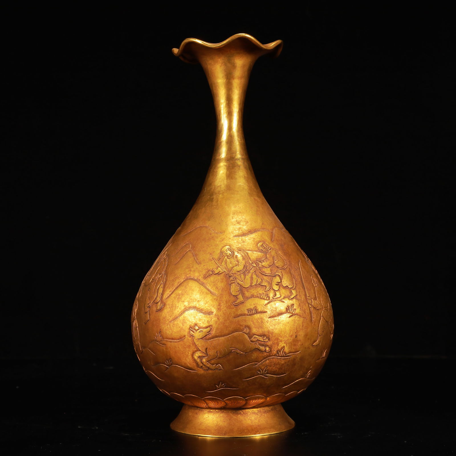 A Rare Gilt Bronze Figure Pattern Vase: A Rare Gilt Bronze Figure Pattern Vase,Qing Dynasty, China,Size:5.9inx11.8in,Weight:1200g 铜鎏金人物纹瓶,中国清代