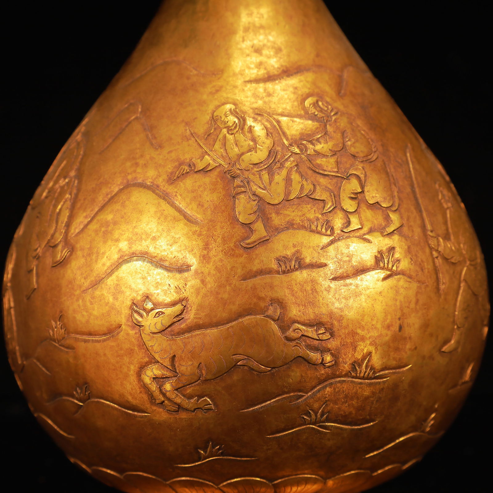 A Rare Gilt Bronze Figure Pattern Vase - 2