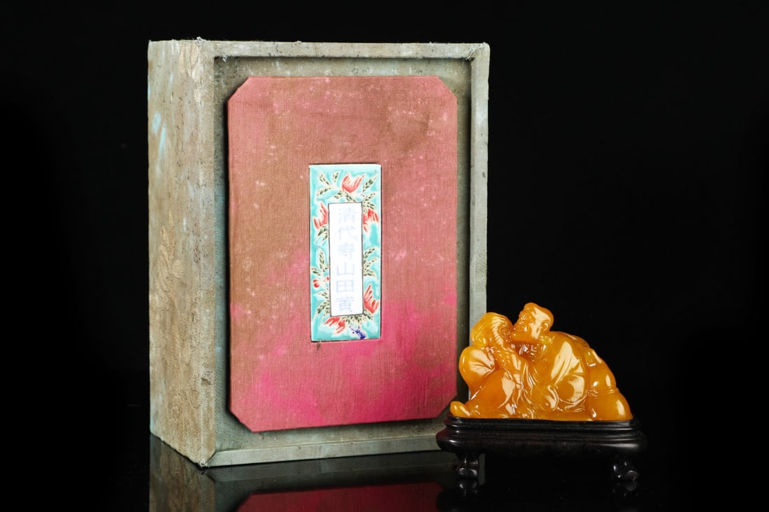 An Exquisite Tianhuang Stone Figure Ornament: An Exquisite Tianhuang Stone Figure Ornament,Qing Dynasty, China,Yuxuan Mark,Size:1.8inx3.1in,Weight:118g 